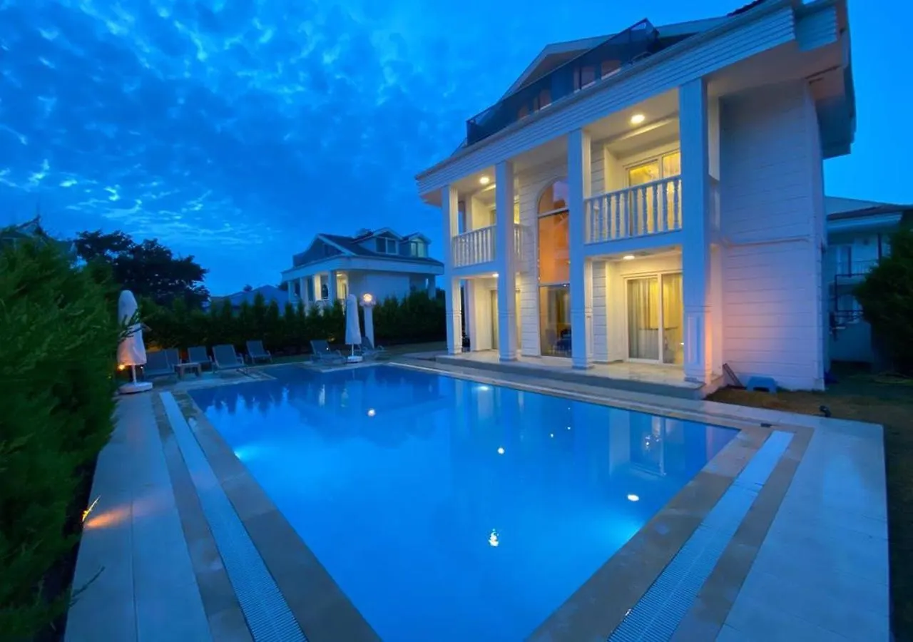 Villa White House, 4 Bedroom, Large Private Pool, Close To Amenities Fethiye