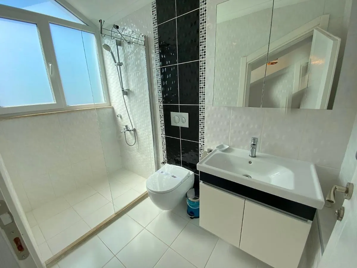 Villa White House, 4 Bedroom, Large Private Pool, Close To Amenities Fethiye