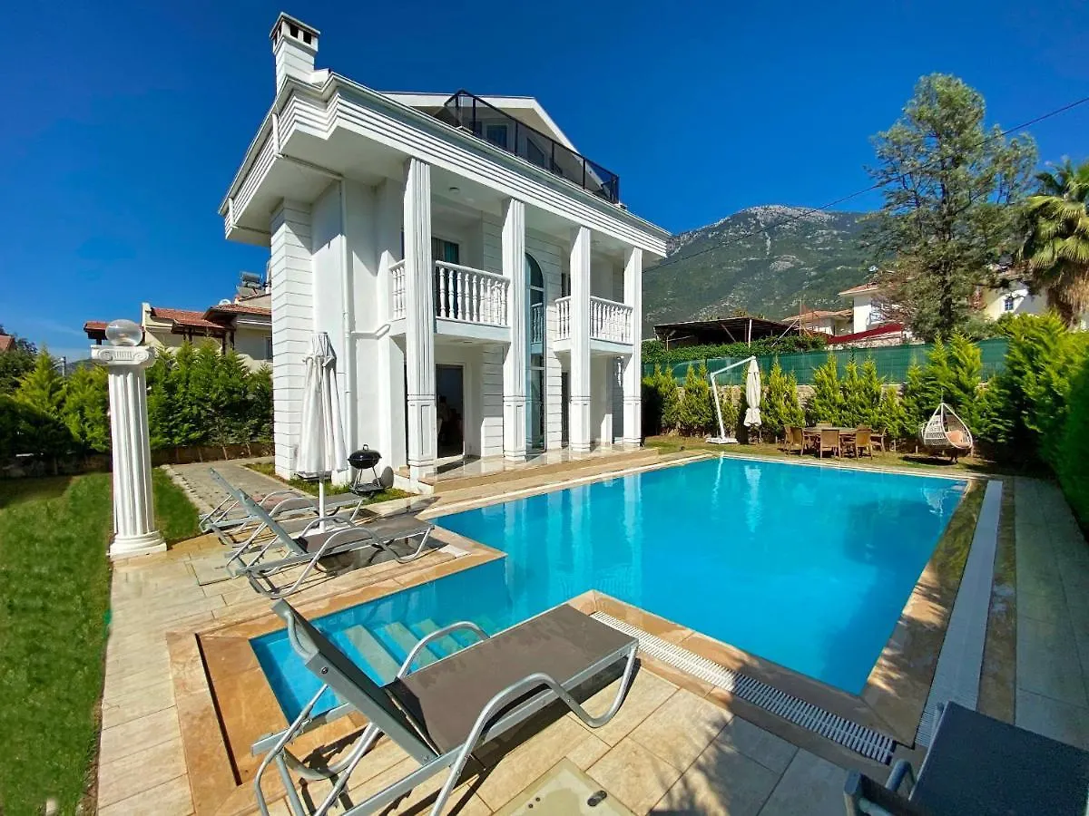 Villa White House, 4 Bedroom, Large Private Pool, Close To Amenities Fethiye