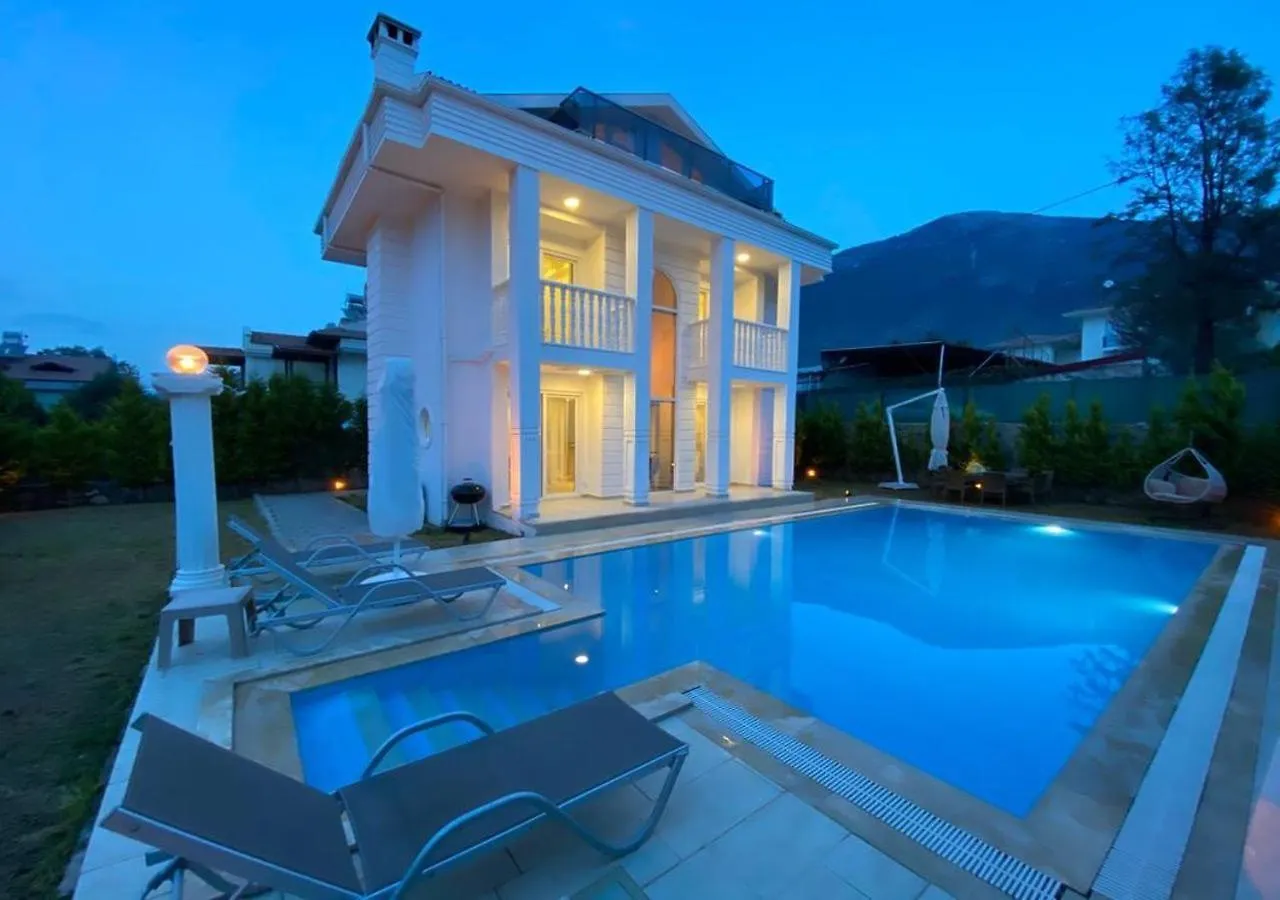 Villa White House, 4 Bedroom, Large Private Pool, Close To Amenities Fethiye