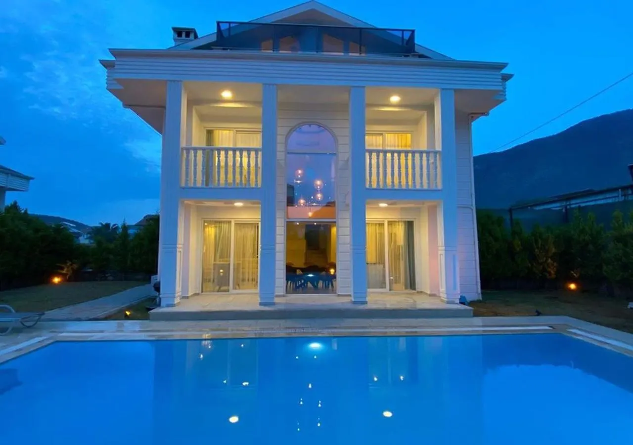 Villa White House, 4 Bedroom, Large Private Pool, Close To Amenities contacts